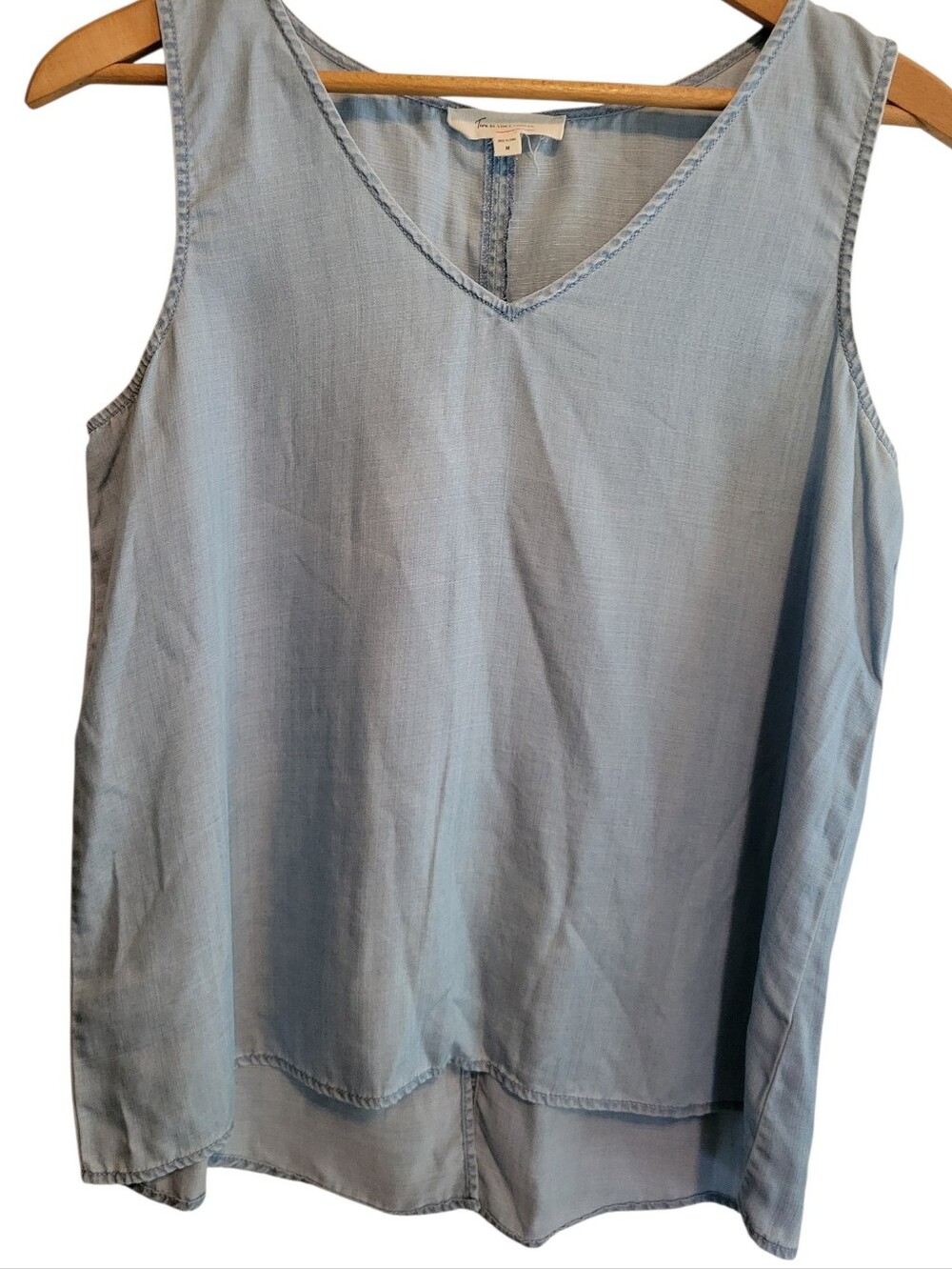 Two By Vince Camuto Women's Chambray Light Blue‎ V-neck Tank Lyocell Blouse Med